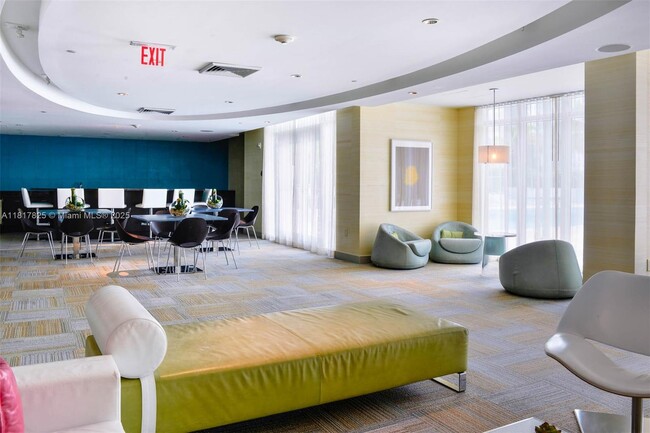 Building Photo - 950 Brickell Bay Dr