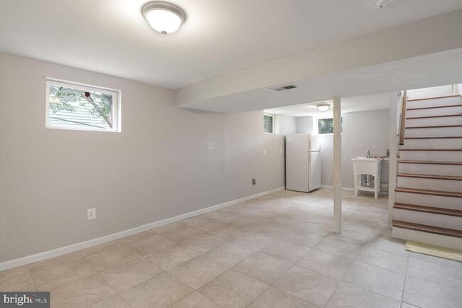 Building Photo - 1606 Crawford Dr