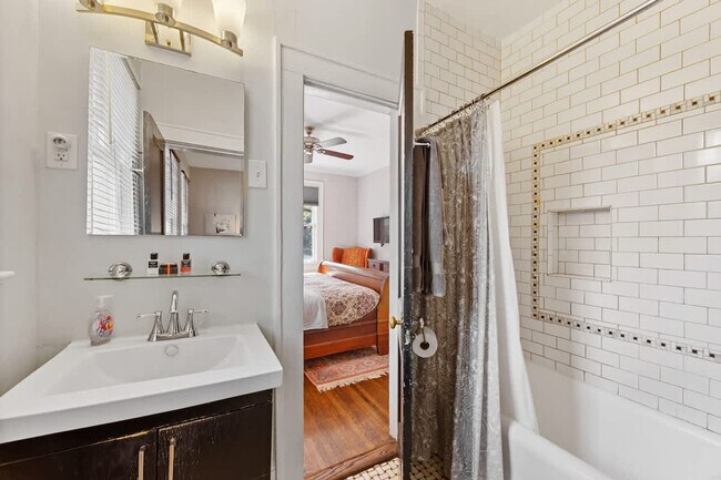 Building Photo - 500 Queens Rd