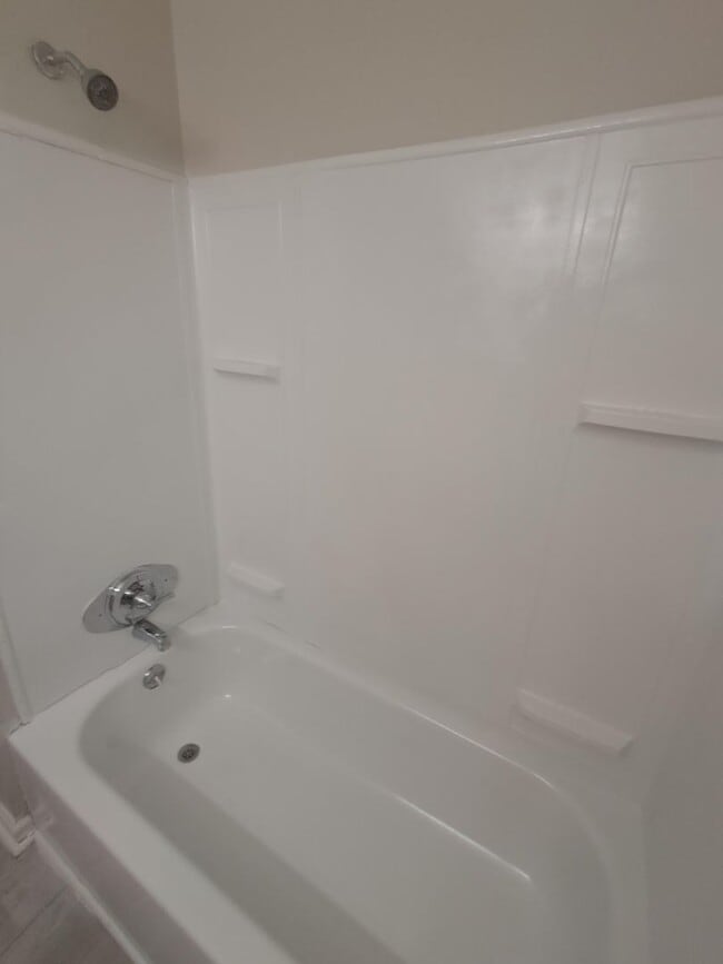 Building Photo - 3 bedroom 1 bath home