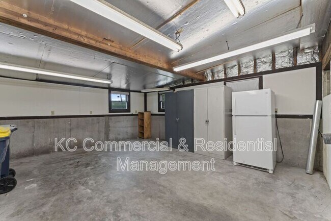 Building Photo - 7809 NE San Rafael Dr