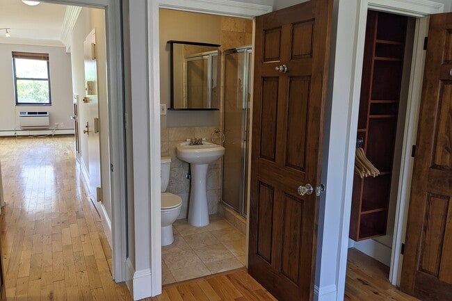 Building Photo - 34 Russell St