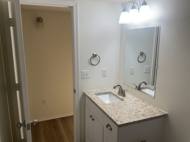 Building Photo - 10428 Pamplona St NW