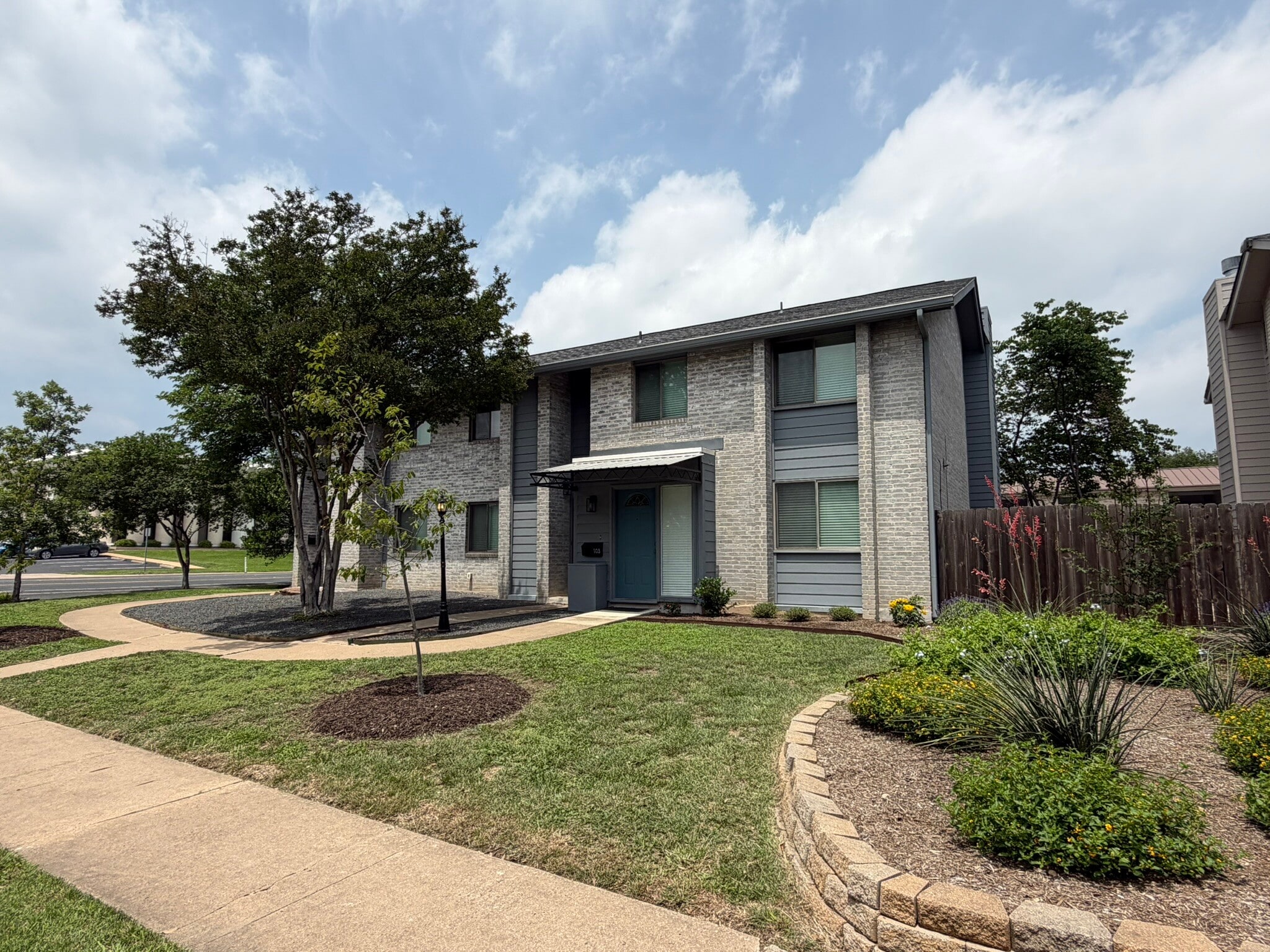 Building Photo - 3216 Crosscreek Dr