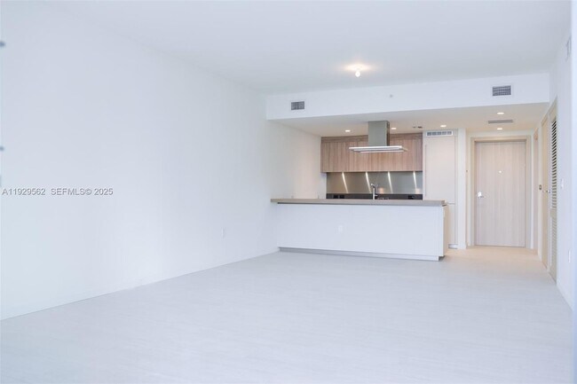 Building Photo - 1000 Brickell Plaza