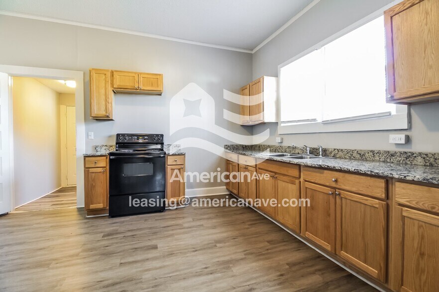 Building Photo - 693 Arlington Rd