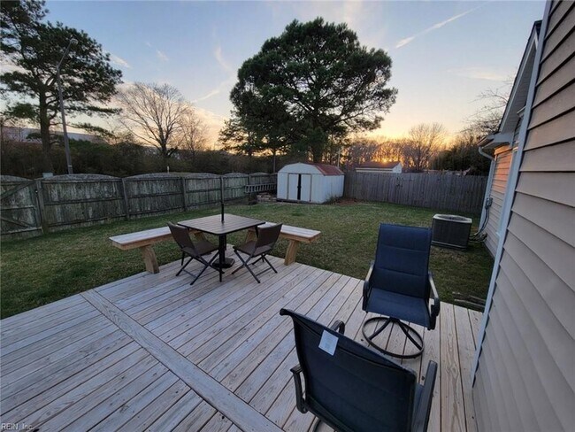 Building Photo - 921 Martingale Ct