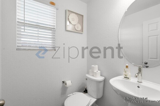 Building Photo - 202 Martos Ct