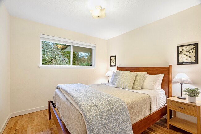 Building Photo - 11641 204th Ave NE