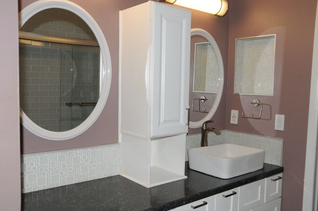 Building Photo - 4705 Athalia Dr