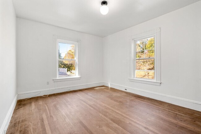 Building Photo - 166 Elliot St