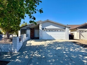 Building Photo - Spacious 4b 2b single-story house in Winnetka!