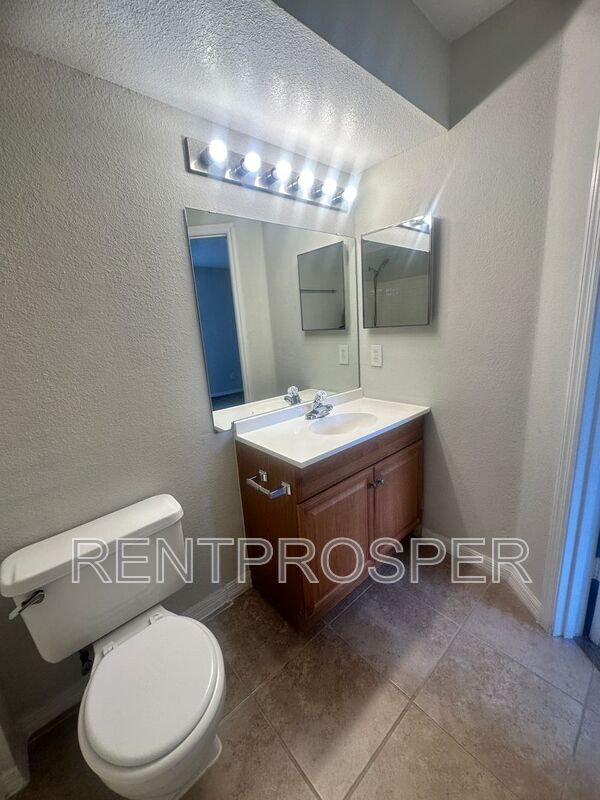 Building Photo - 4532 Commander Dr