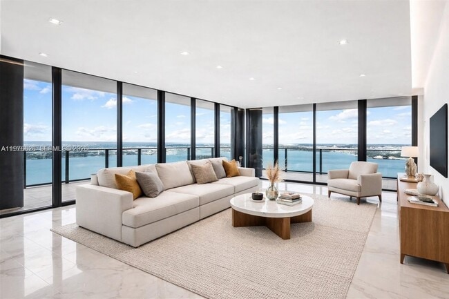 Building Photo - 700 NE 24th St