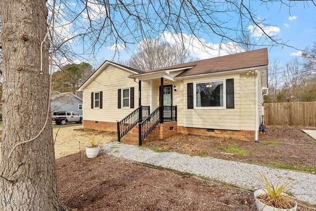 Building Photo - 204 Charles St