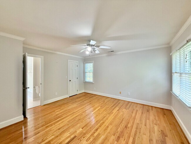Building Photo - **OFFERING REFUNDABLE APPLICATION FEES & $250 MOVE IN PROMOTION** Incredible 5BD, 4.5BA House in ...