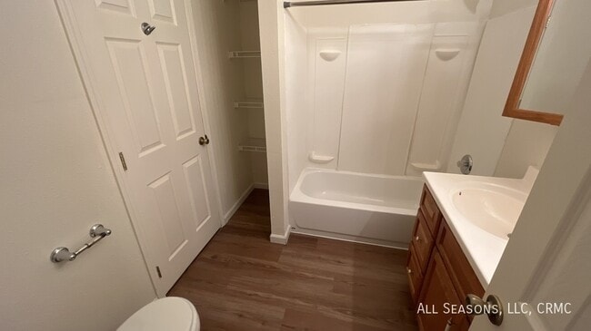 Building Photo - 616 N Spruce St