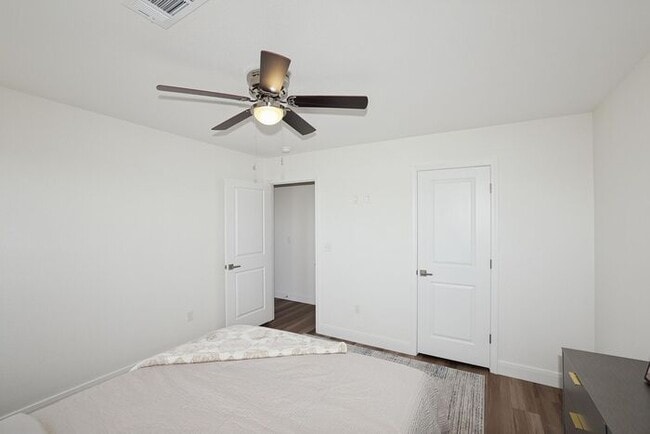 Building Photo - Furnished