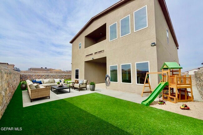 Building Photo - 122 Esther Trl