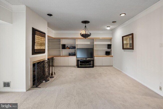 Building Photo - 6072 Main St