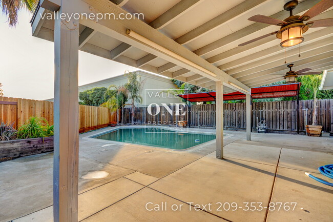 Building Photo - 2717 Palomino Ln