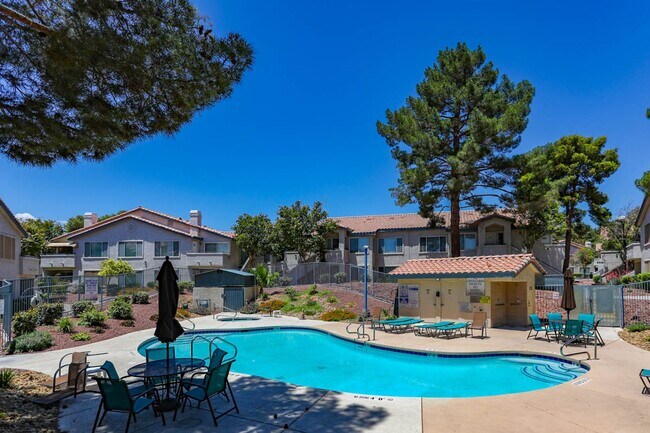 Building Photo - Centrally Located 3 Bed Condo In Gated Com...