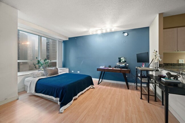 Building Photo - 512 N McClurg Ct