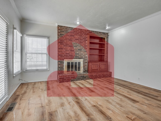 Building Photo - 2708 Silvertree Dr