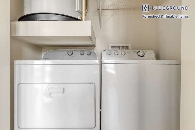 Building Photo - 3001 Esperanza Crossing