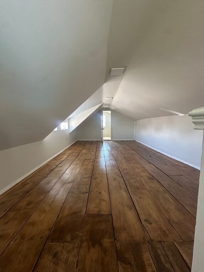 Building Photo - 3 bedroom 1 bath house