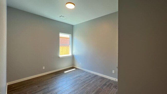 Building Photo - 605 Remington Ave
