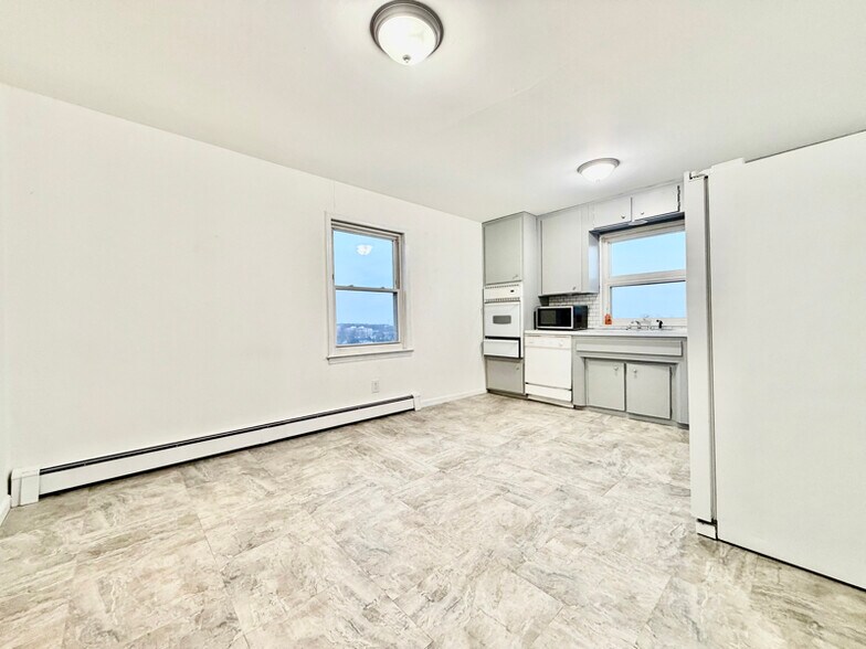 Building Photo - 55 Gunther Ave