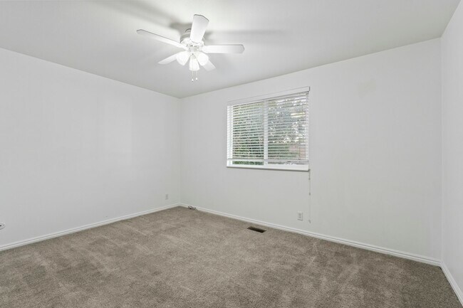 Building Photo - 819 W 2300 N