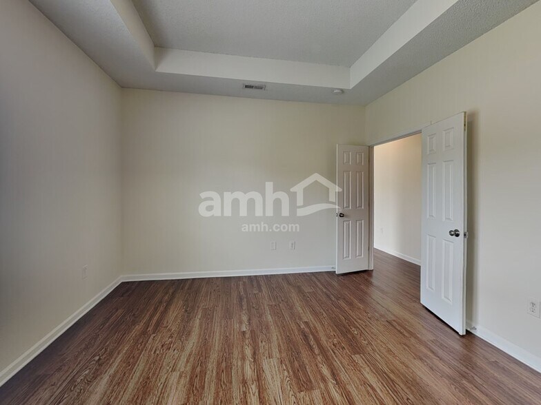 Building Photo - 8935 Hedge Maple Rd
