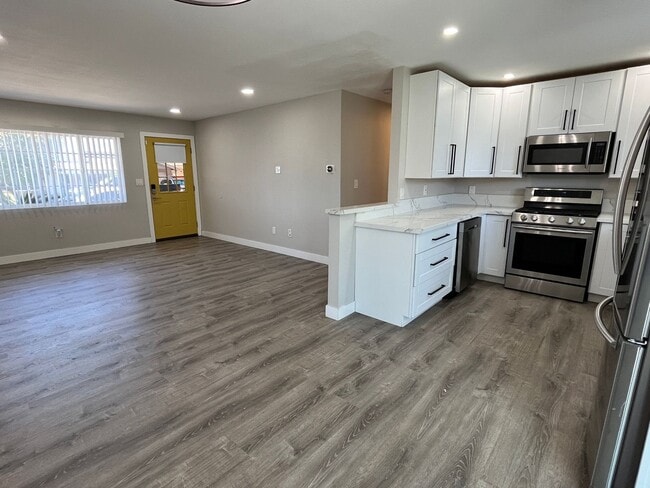 Building Photo - 3 Bedroom Home in Paradise Hills