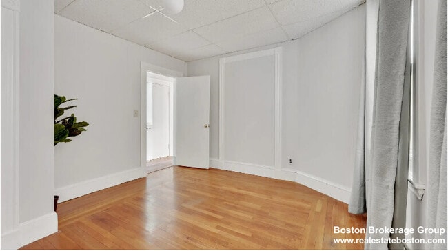 Building Photo - 823 Dorchester Ave