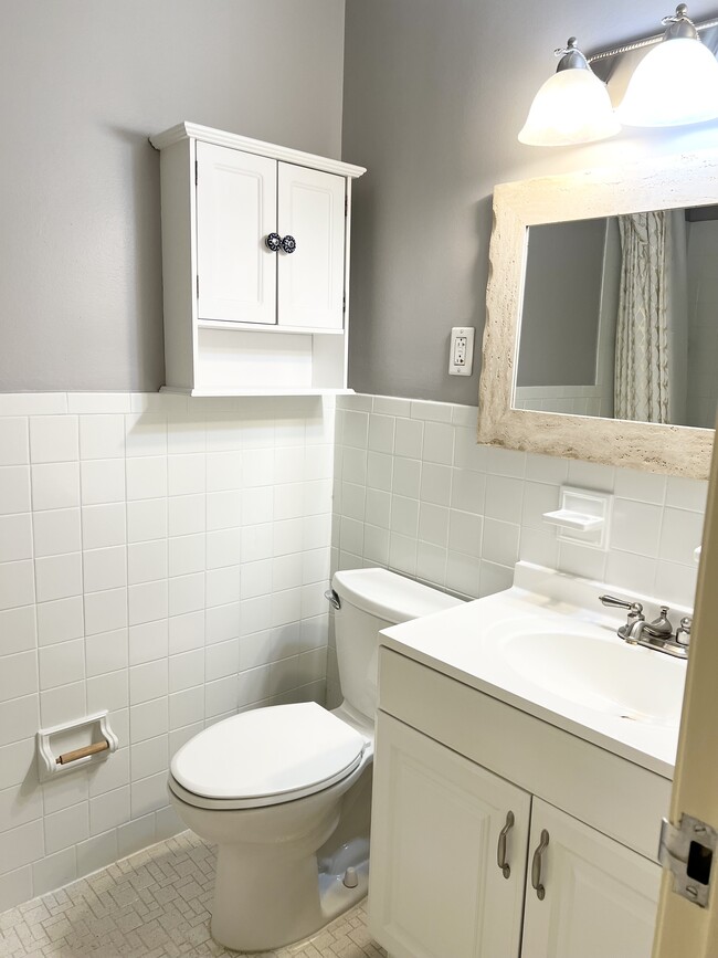 Building Photo - 20301 Shelburne Rd