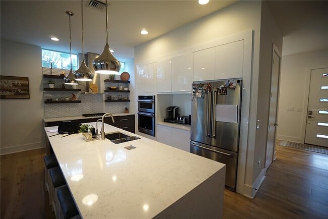 Building Photo - 209 S Trask St