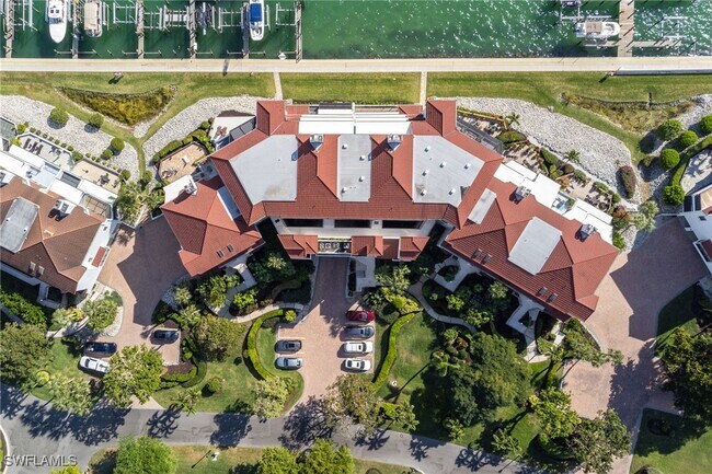 Building Photo - 305 La Peninsula Blvd