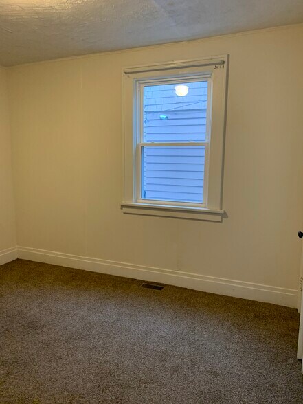 Building Photo - 1353 Hertel Ave