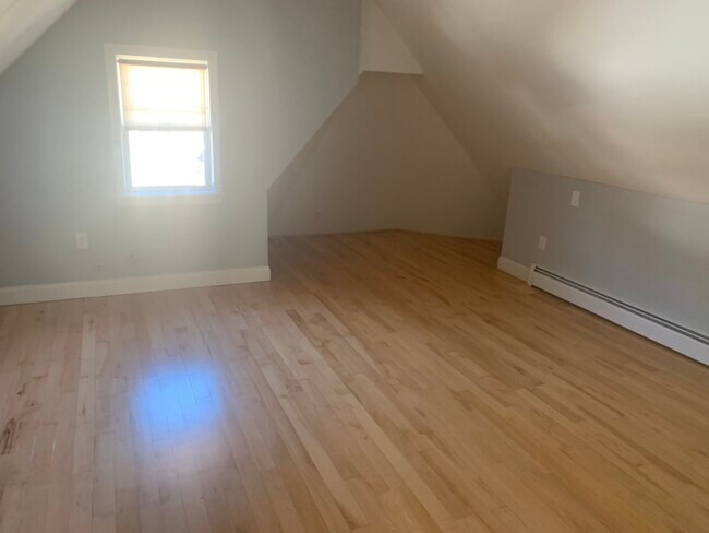 Building Photo - 313 Nesmith St