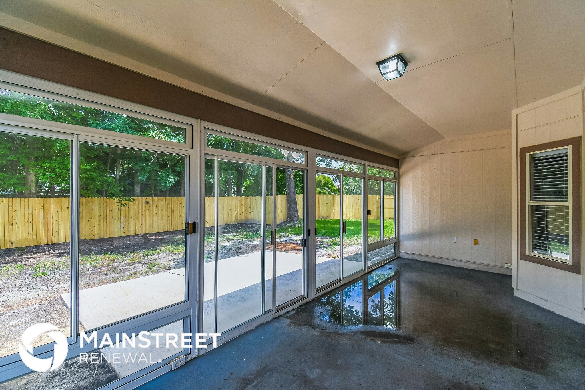 Building Photo - 579 Charles Pinckney St