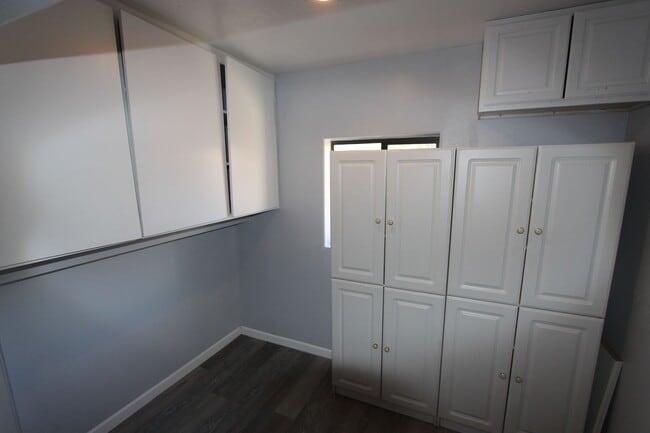 Building Photo - Spacious East Side 4BR Townhome with Fenced Yard