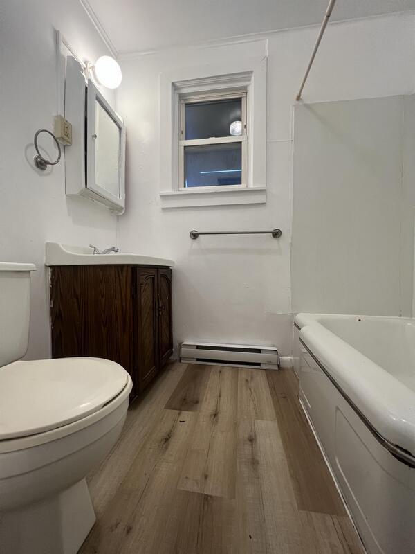 Building Photo - 197 Main St