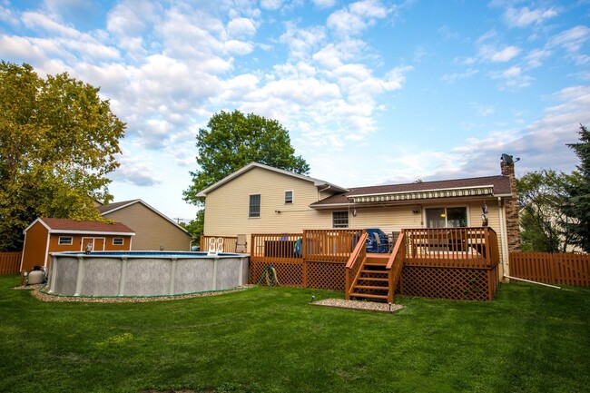 Building Photo - Pet Friendly Single-Family Home with Fence...