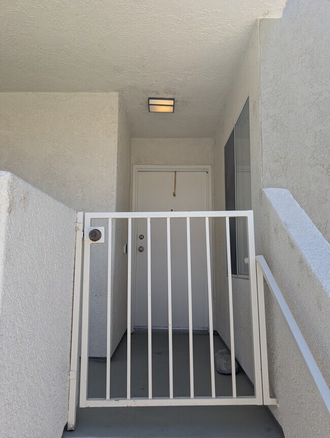 Building Photo - 24465 Valle Del Oro