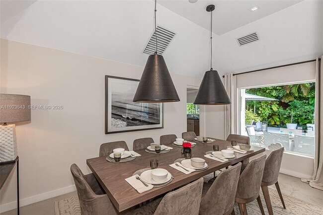 Building Photo - 375 Harbor Ct