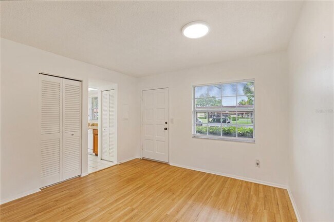 Building Photo - 1701 Pinehurst Rd
