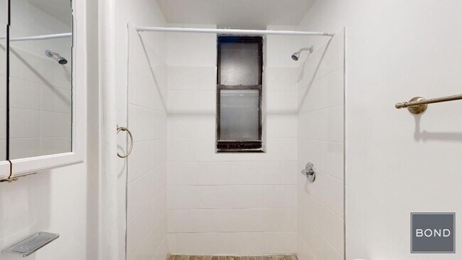 Building Photo - 139 W 28th St