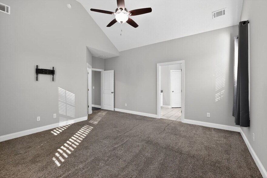 Building Photo - 2226 Kendall Park Dr